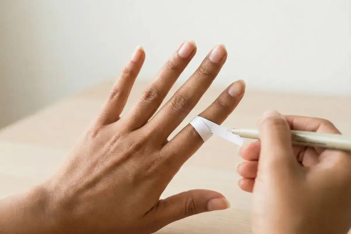 How to measure ring size India with paper strip method